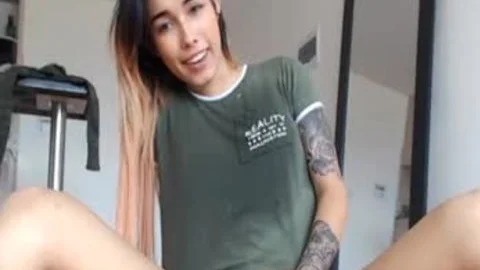 shelady Bonnie loves Peeing In Her Show